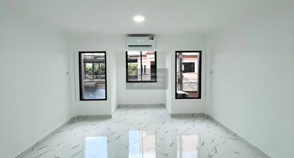 For rent 4 bedrooms townhouse in Bang Khen, Bangkok