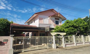 Casa en alquiler de 3 habitaciones en Lam Luk Ka, Pathum Thani