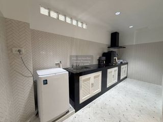 Reihenhaus zur Miete mit 3 Zimmer in Phra Khanong, Bangkok