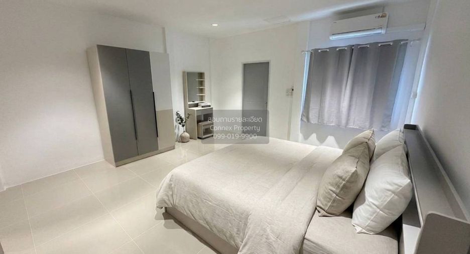 Reihenhaus zur Miete mit 3 Zimmer in Phra Khanong, Bangkok