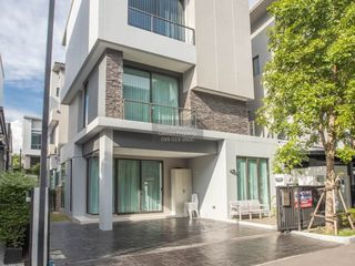 Casa en alquiler de 4 habitaciones en Lat Phrao, Bangkok