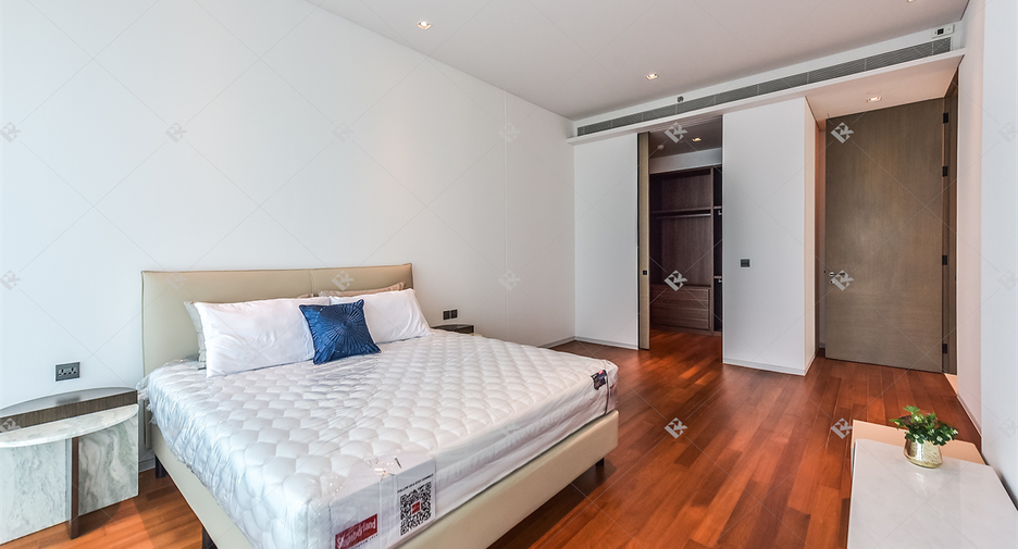 For rent 2 bedrooms condo in Khlong San, Bangkok