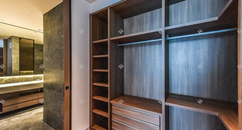 For rent 2 bedrooms condo in Khlong San, Bangkok