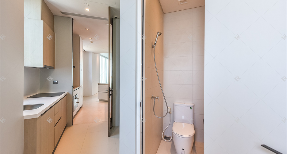 For rent 2 bedrooms condo in Khlong San, Bangkok