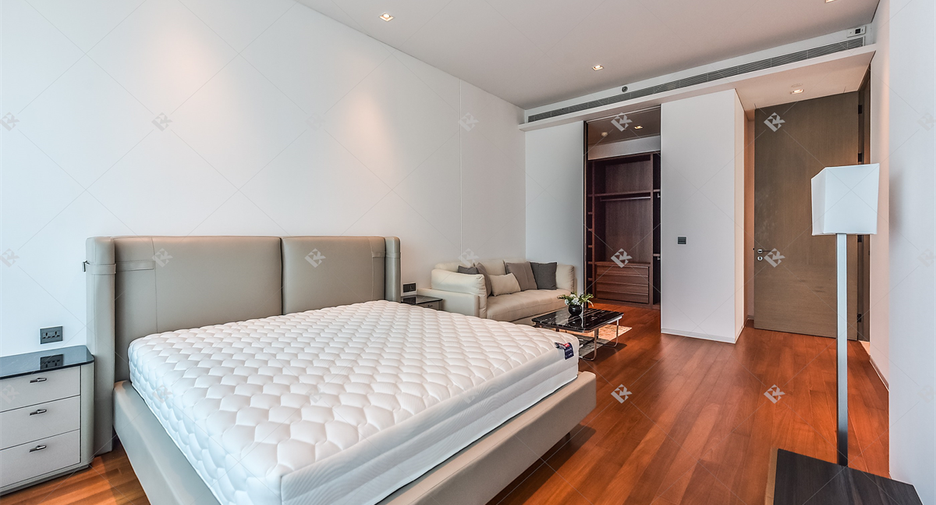 For rent 2 bedrooms condo in Khlong San, Bangkok