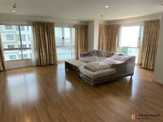 For rent 2 bedrooms condo in Yan Nawa, Bangkok