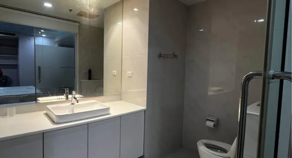 For sale and for rent 4 bedrooms condo in Dusit, Bangkok
