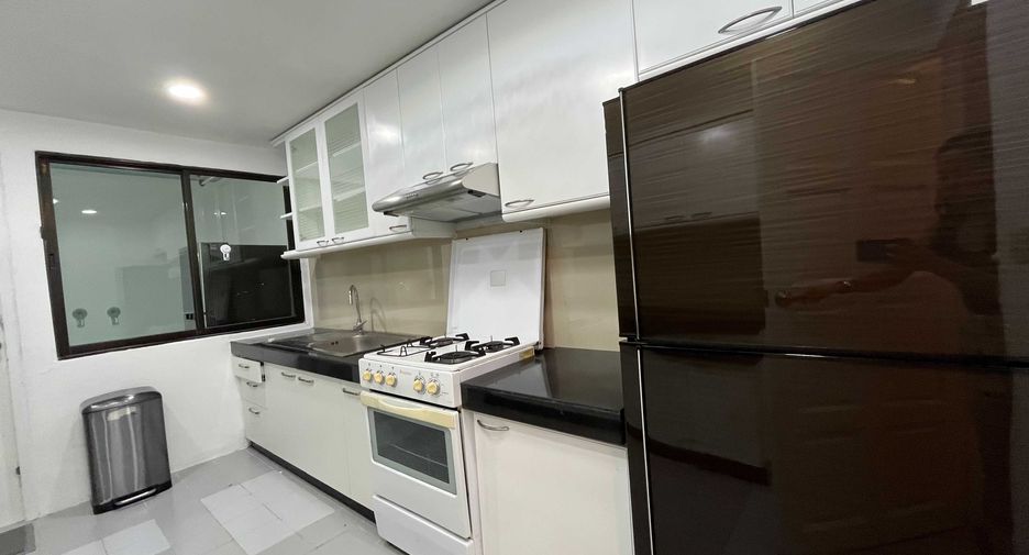 À louer 3 chambres condo à Khlong Toei, Bangkok