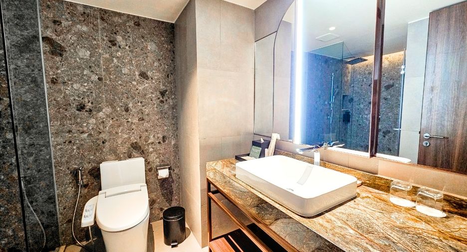 Condo en alquiler de 3 habitaciones en Khlong Toei, Bangkok