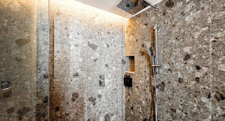 Condo en alquiler de 3 habitaciones en Khlong Toei, Bangkok