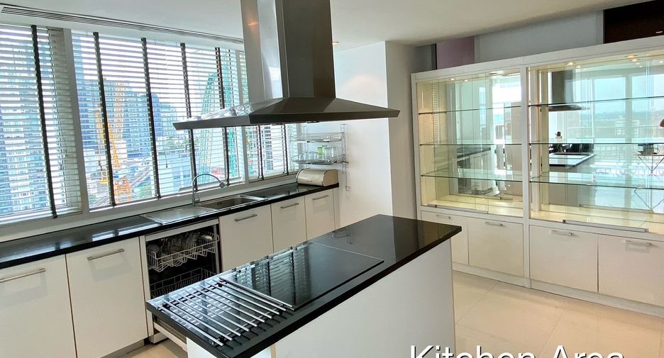 For rent 3 bedrooms condo in Khlong Toei, Bangkok