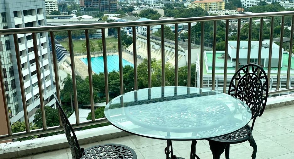 For rent 3 bedrooms condo in Khlong Toei, Bangkok