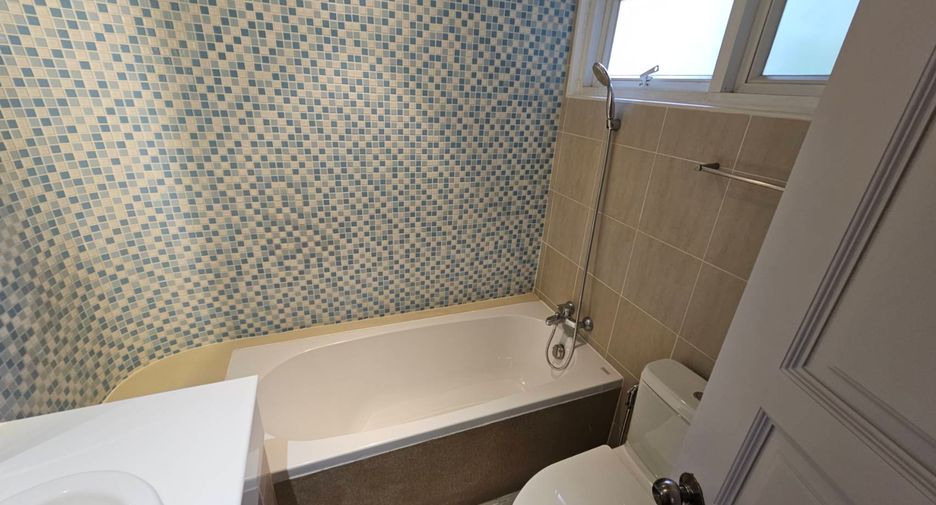 Wohnung zur Miete mit 2 Zimmer in Pathum Wan, Bangkok