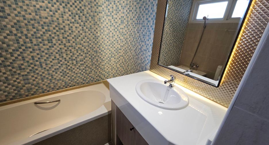 Wohnung zur Miete mit 2 Zimmer in Pathum Wan, Bangkok