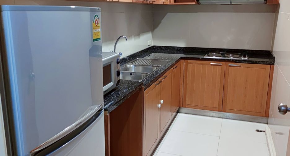 For rent 2 bedrooms condo in Yan Nawa, Bangkok