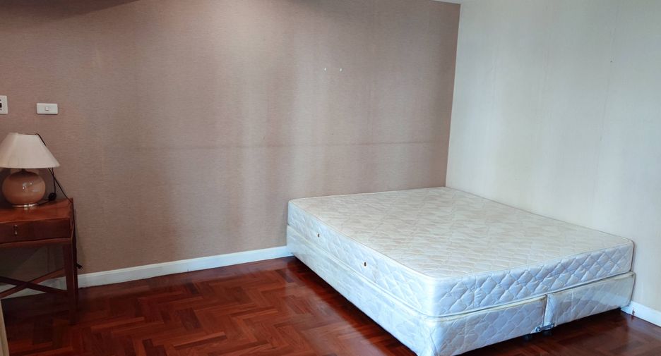 For rent 2 bedrooms condo in Yan Nawa, Bangkok