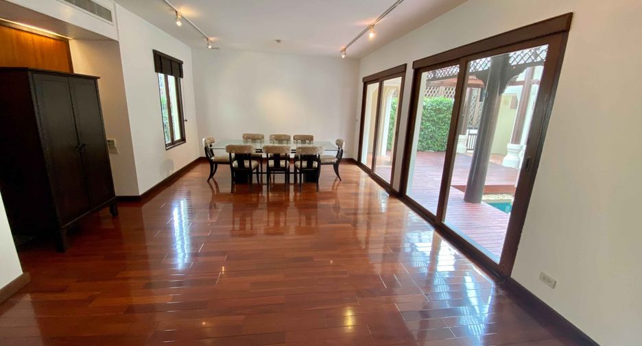 For rent 3 bedrooms house in Khlong Toei, Bangkok