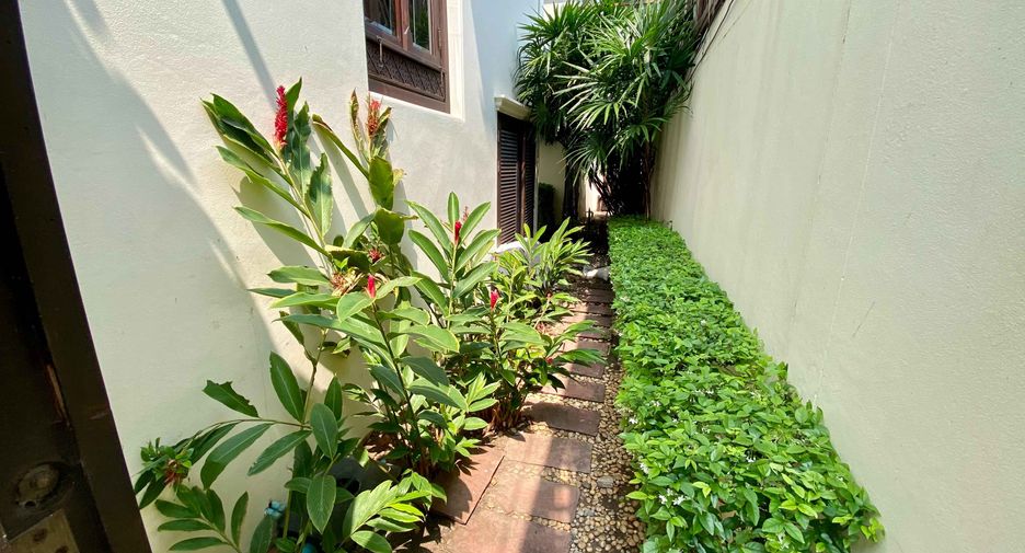 For rent 3 bedrooms house in Khlong Toei, Bangkok