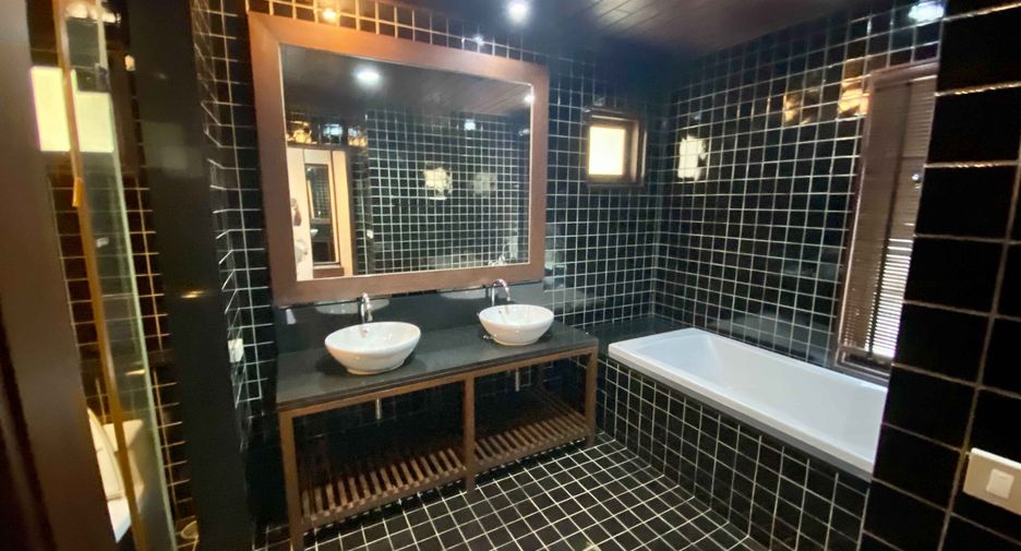 For rent 3 bedrooms house in Khlong Toei, Bangkok