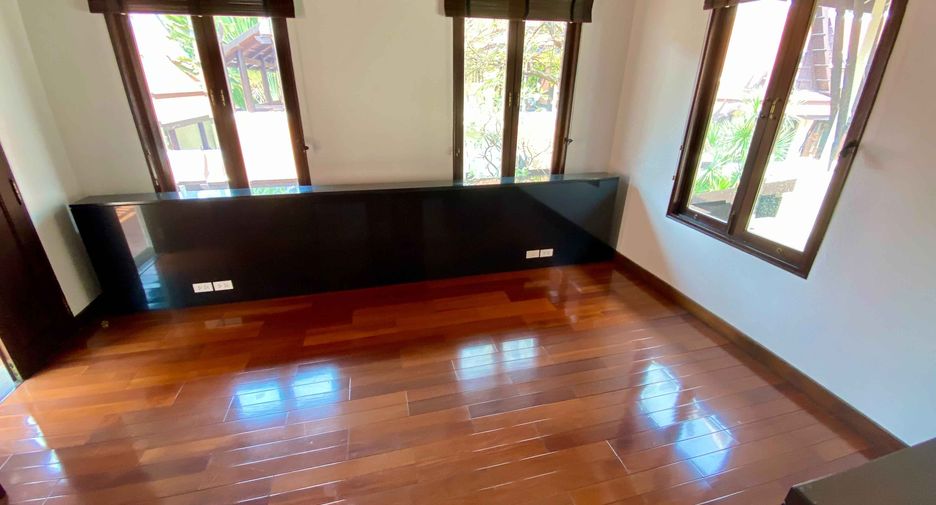 For rent 3 bedrooms house in Khlong Toei, Bangkok