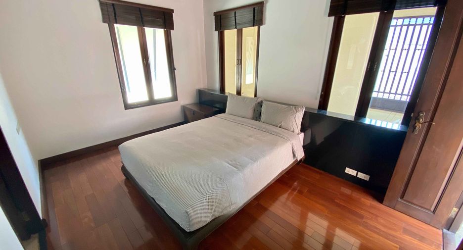 For rent 3 bedrooms house in Khlong Toei, Bangkok