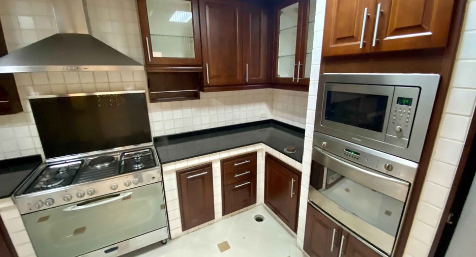 For rent 3 bedrooms house in Khlong Toei, Bangkok