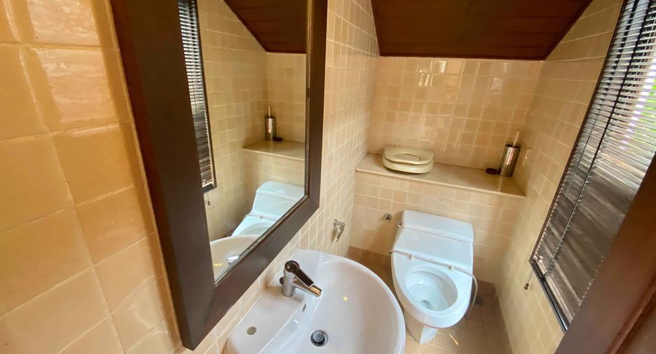 For rent 3 bedrooms house in Khlong Toei, Bangkok