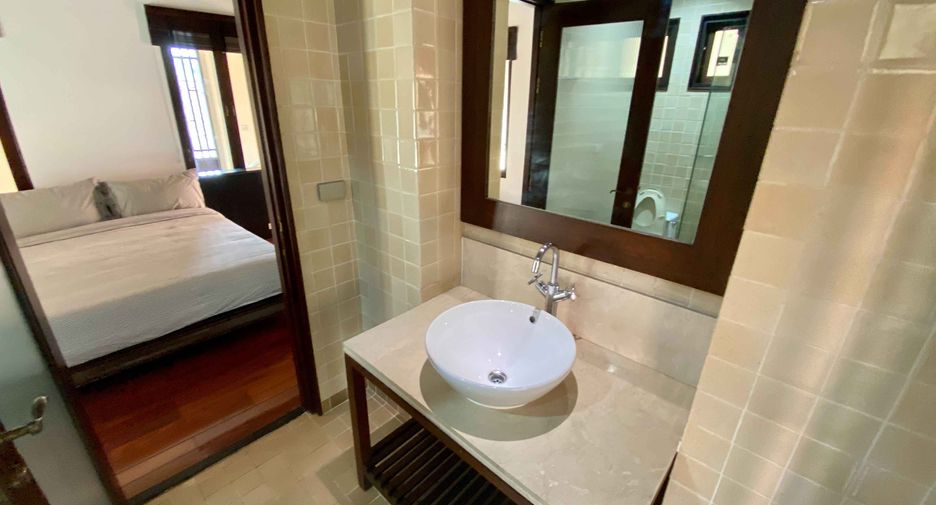 For rent 3 bedrooms house in Khlong Toei, Bangkok