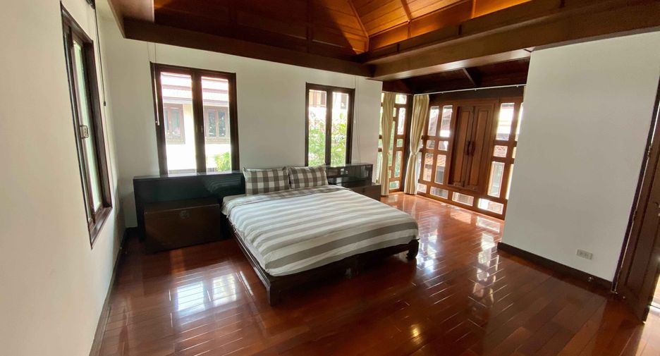 For rent 3 bedrooms house in Khlong Toei, Bangkok