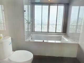 À louer 2 chambres condo à Watthana, Bangkok