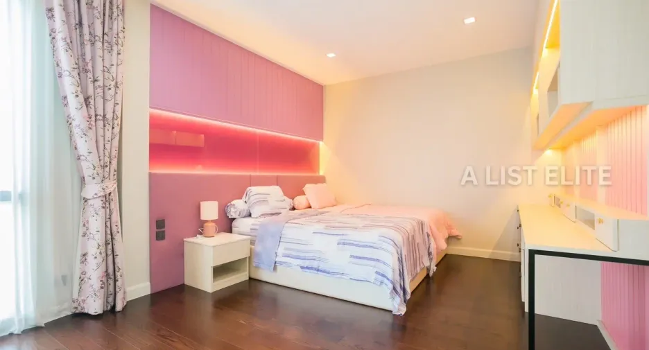 Casa en alquiler de 3 habitaciones en Watthana, Bangkok