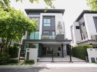 Casa en alquiler de 3 habitaciones en Watthana, Bangkok
