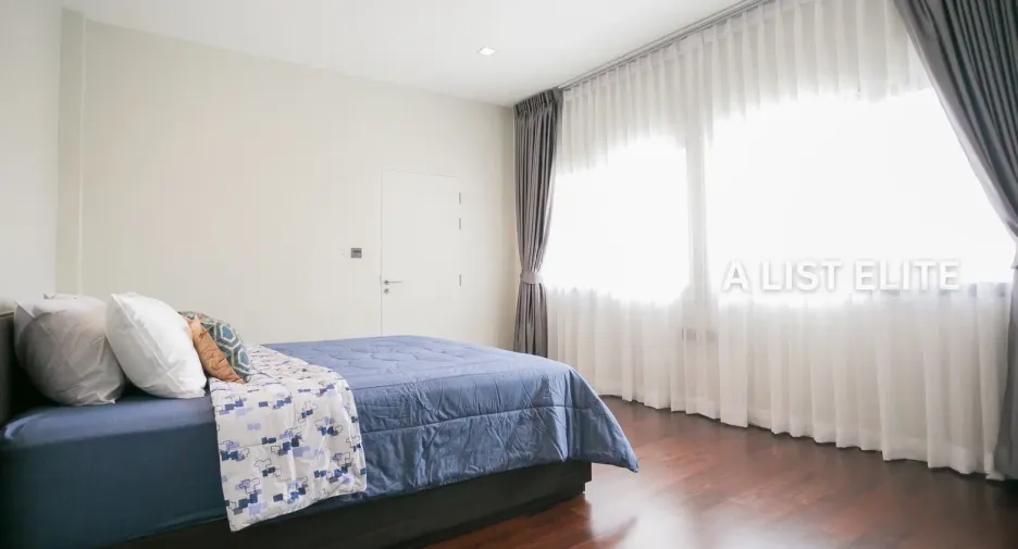 Casa en alquiler de 3 habitaciones en Watthana, Bangkok