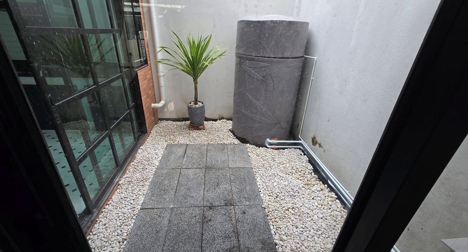 Reihenhaus zur Miete mit 3 Zimmer in Phra Khanong, Bangkok