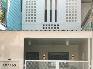 Casa adosada en venta de 2 habitaciones en Sai Mai, Bangkok