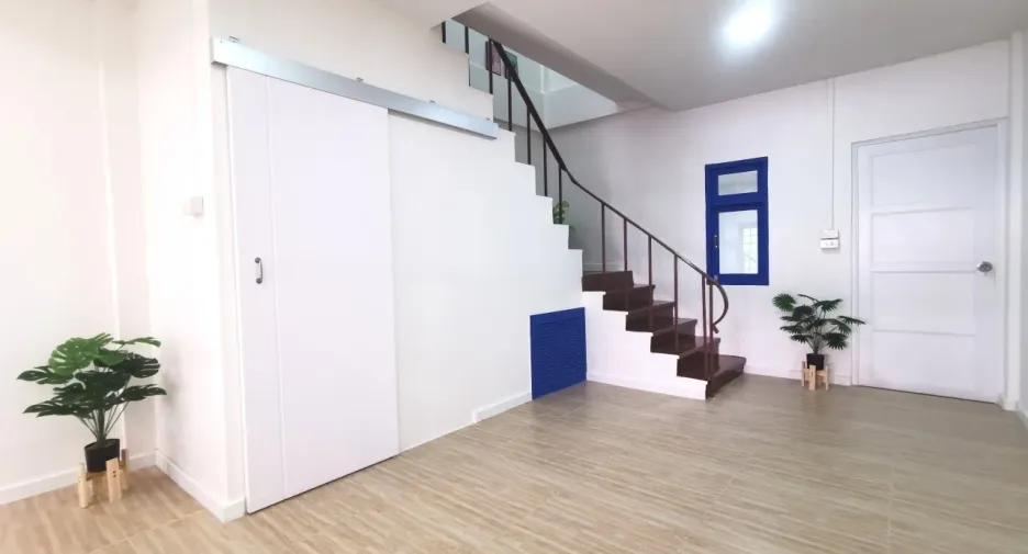 Casa adosada en venta de 2 habitaciones en Sai Mai, Bangkok