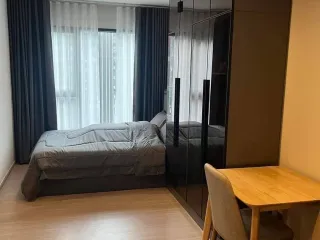 À louer studio condo à Huai Khwang, Bangkok
