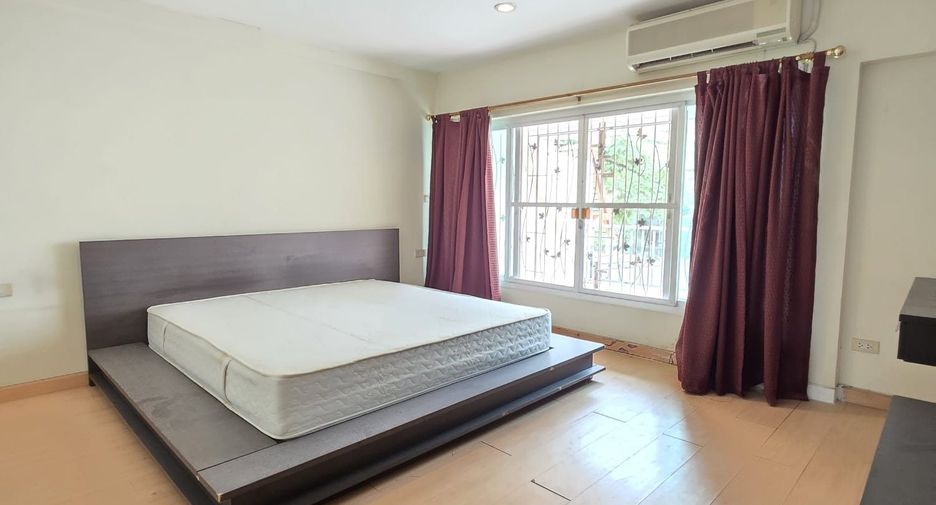 For sale and for rent 3 bedrooms townhouse in Watthana, Bangkok