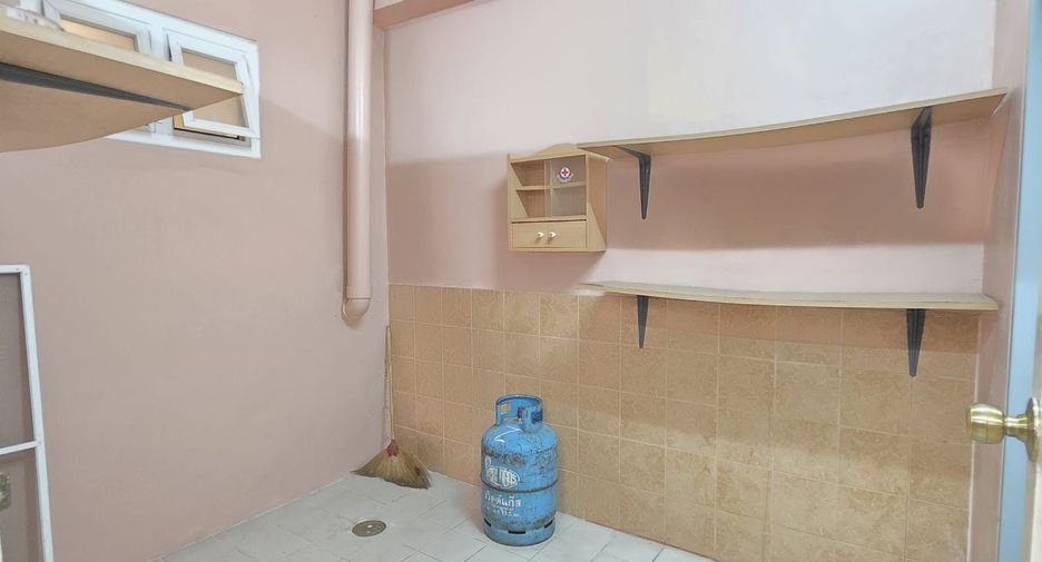 For sale and for rent 3 bedrooms townhouse in Watthana, Bangkok