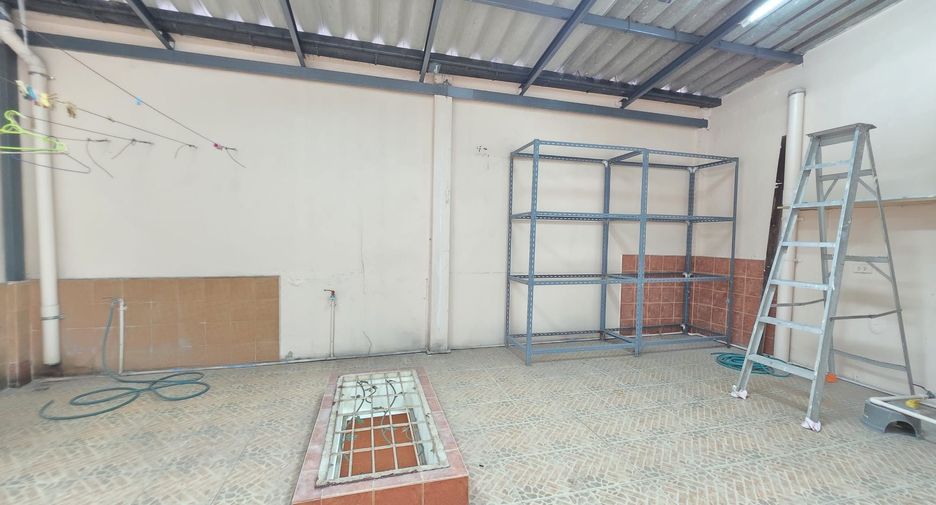 For sale and for rent 3 bedrooms townhouse in Watthana, Bangkok