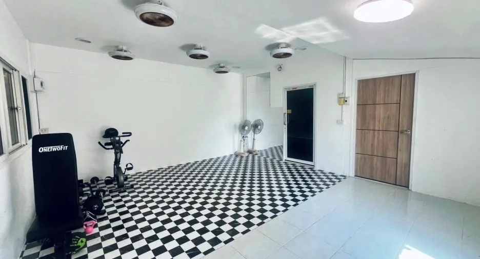 For sale 4 bedrooms house in Mueang Chaiyaphum, Chaiyaphum