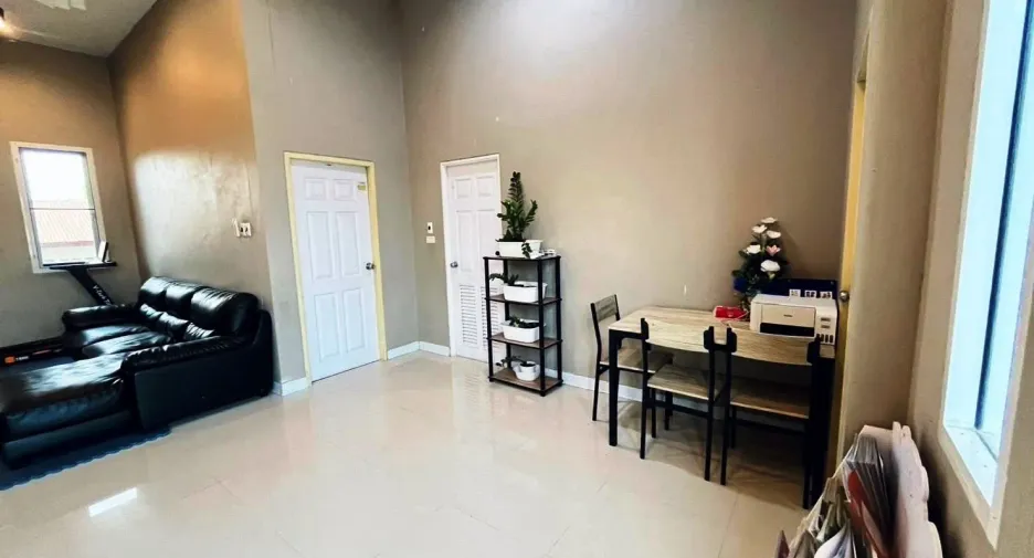 For sale 4 bedrooms house in Mueang Chaiyaphum, Chaiyaphum