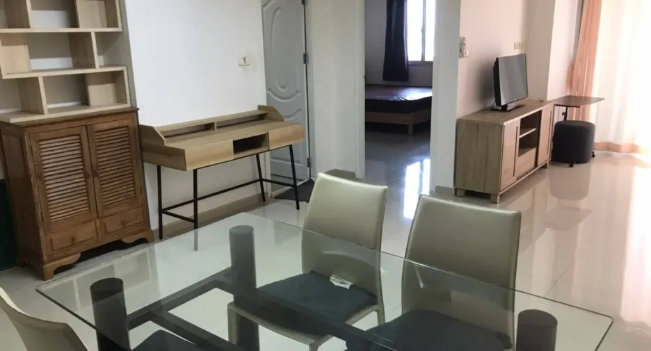 Condo en alquiler de 2 habitaciones en Yan Nawa, Bangkok