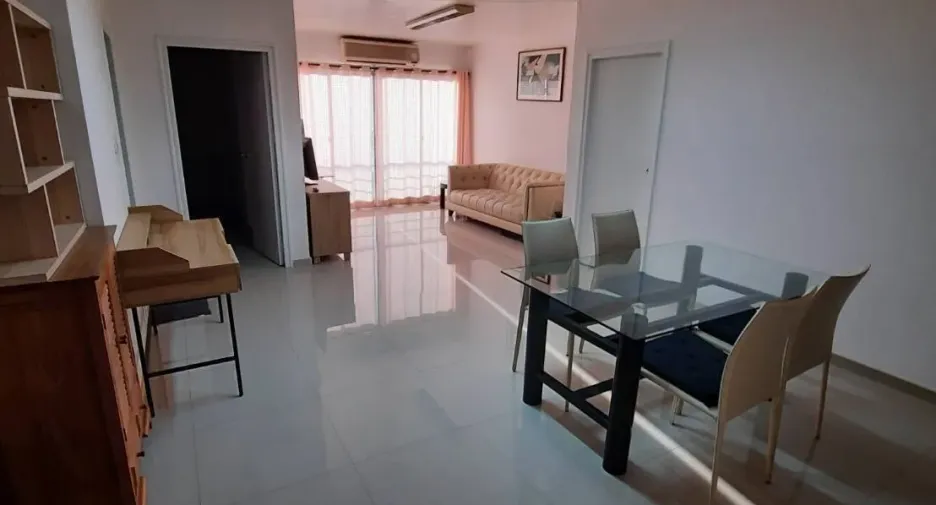Condo en alquiler de 2 habitaciones en Yan Nawa, Bangkok