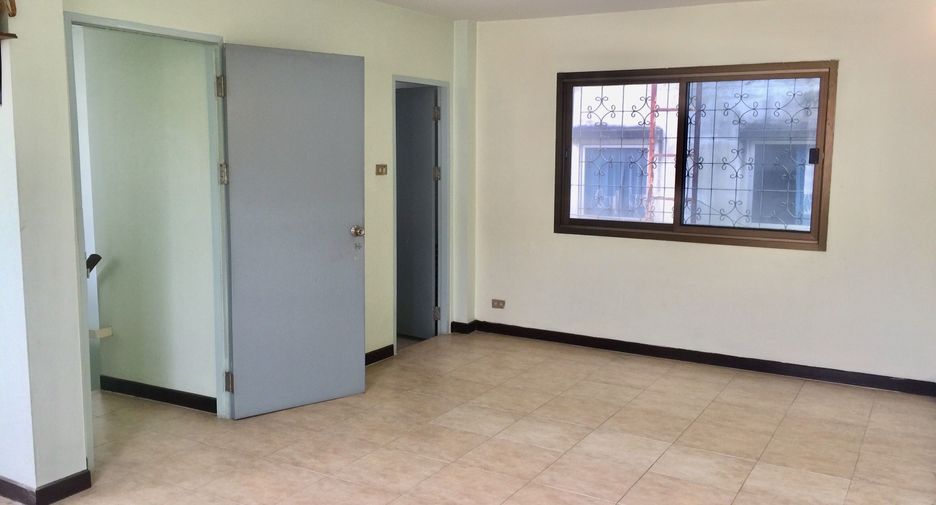 Casa adosada en venta de 3 habitaciones en Bueng Kum, Bangkok