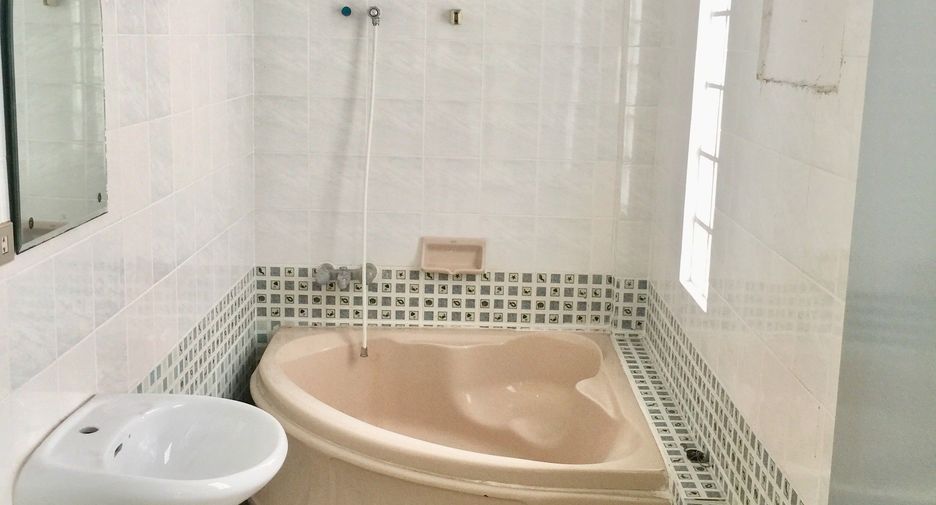 Casa adosada en venta de 3 habitaciones en Bueng Kum, Bangkok