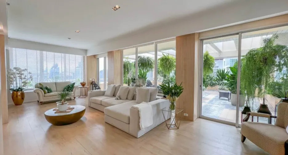 Wohnung zur Miete mit 3 Zimmer in Pathum Wan, Bangkok