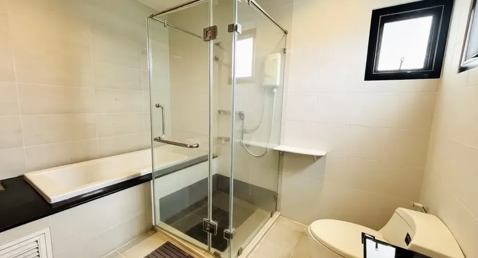 Casa en venta de 4 habitaciones en San Kamphaeng, Chiang Mai