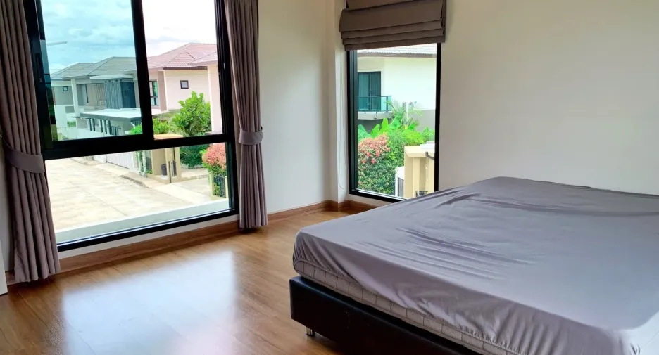 Casa en venta de 4 habitaciones en San Kamphaeng, Chiang Mai