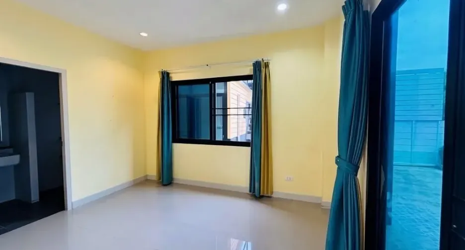 Casa en venta de 4 habitaciones en San Kamphaeng, Chiang Mai